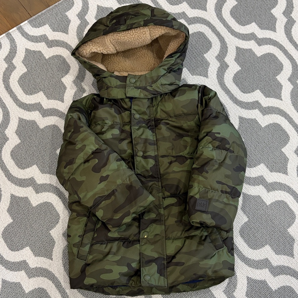 GAP Kids 4 olive green camo Sherpa lined hooded cold control max coat euc - Picture 5 of 5